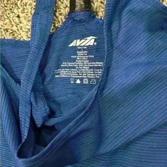Avia work out shirt size small - Picture 3 of 4